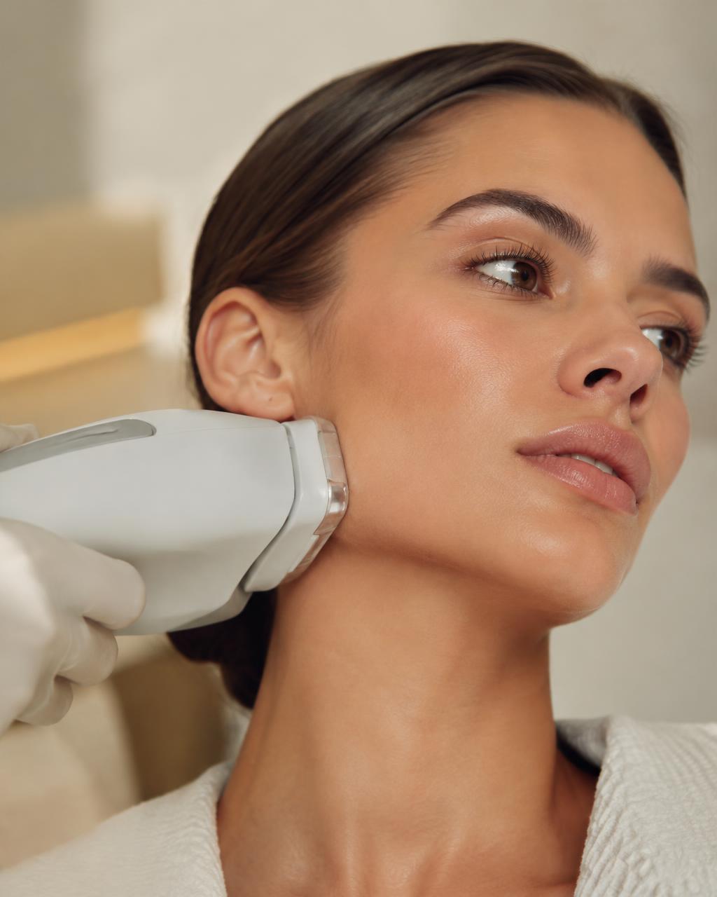 A HIFU device gliding along a jawline
